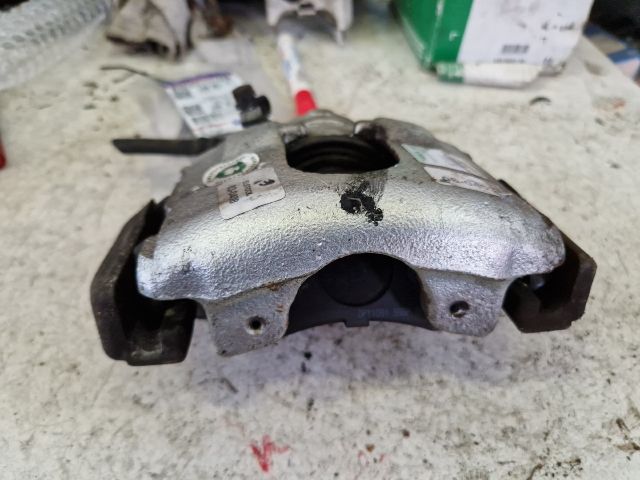 bontott FORD PUMA Jobb első Féknyereg Munkahengerrel