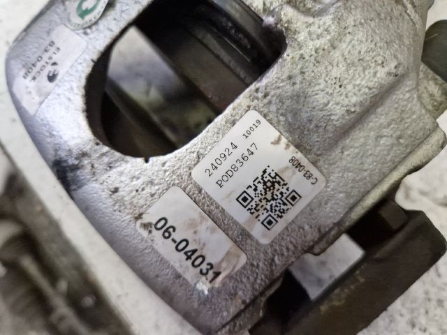 bontott FORD PUMA Jobb első Féknyereg Munkahengerrel