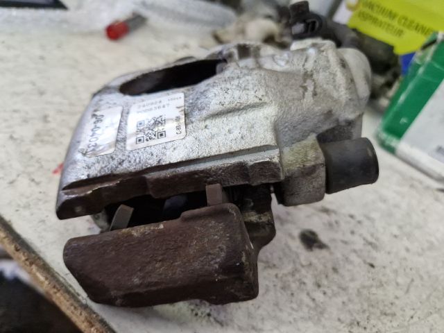 bontott FORD PUMA Jobb első Féknyereg Munkahengerrel