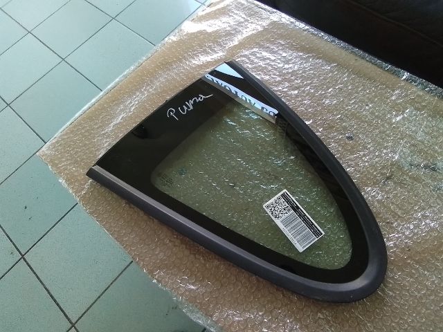 bontott FORD PUMA Bal C Oszlop Oldalablak Üveg