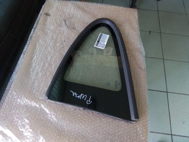 bontott FORD PUMA Bal C Oszlop Oldalablak Üveg