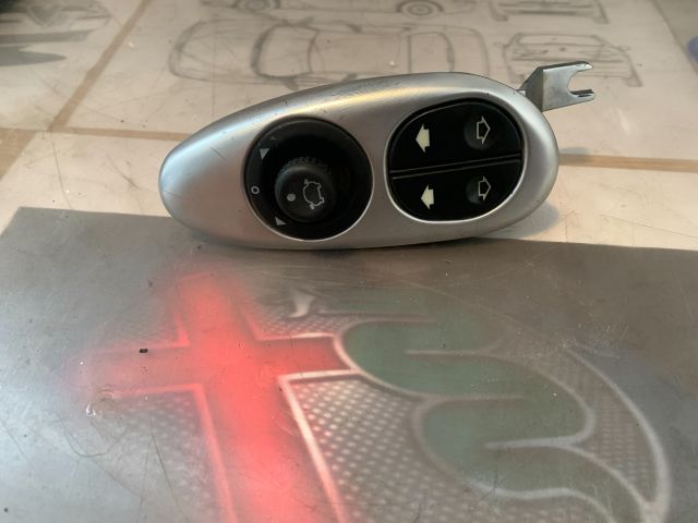 bontott FORD PUMA Bal első Ablakemelő Kapcsoló