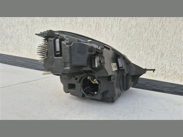 bontott FORD PUMA Bal Fényszóró