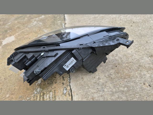 bontott FORD PUMA Bal Fényszóró