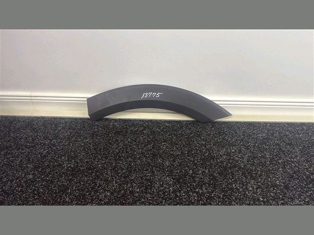 bontott FORD PUMA Bal hátsó Ajtó Díszléc