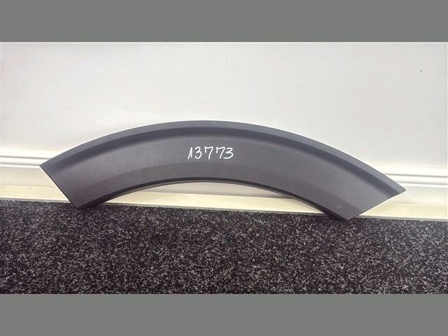 bontott FORD PUMA Bal hátsó Ajtó Díszléc