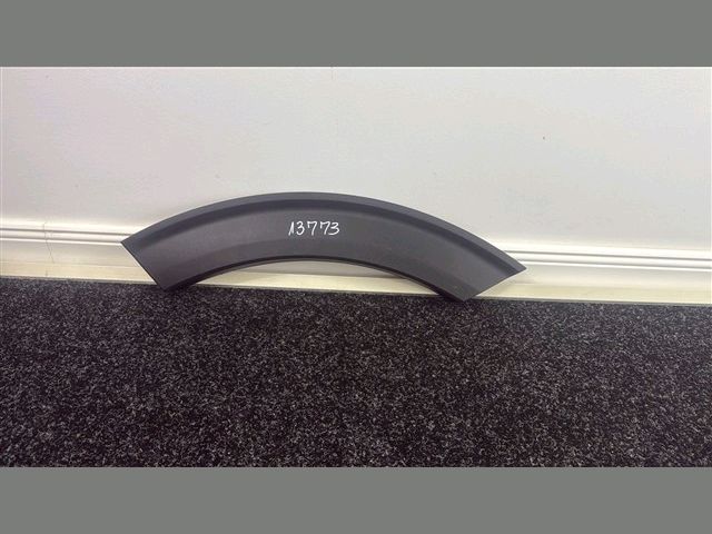 bontott FORD PUMA Bal hátsó Ajtó Díszléc