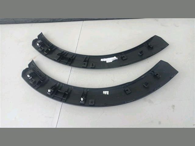 bontott FORD PUMA Bal hátsó Sárvédő Szélesítő