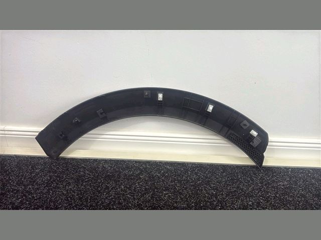 bontott FORD PUMA Bal hátsó Sárvédő Szélesítő