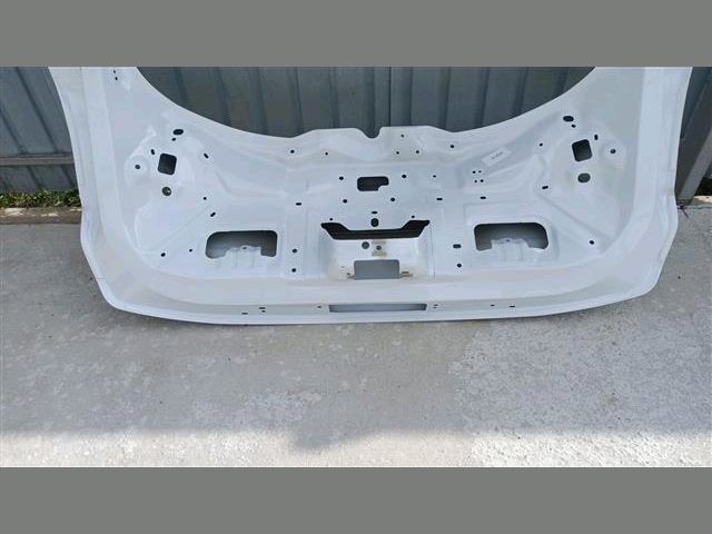 bontott FORD PUMA Csomagtérajtó (Üres lemez)