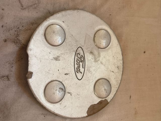 bontott FORD PUMA Felniközép (1 db)