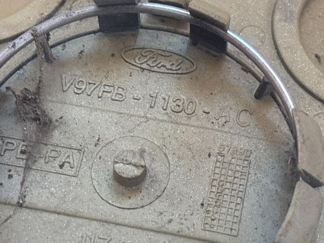 bontott FORD PUMA Felniközép (1 db)