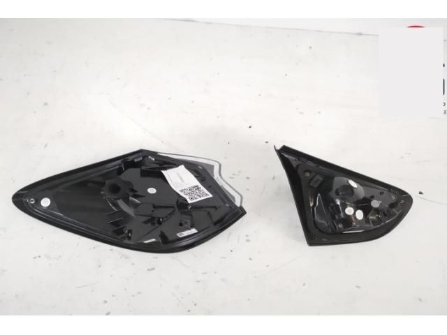 bontott FORD PUMA Jobb Belső Hátsó Lámpa