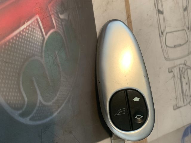 bontott FORD PUMA Jobb első Ablakemelő Kapcsoló