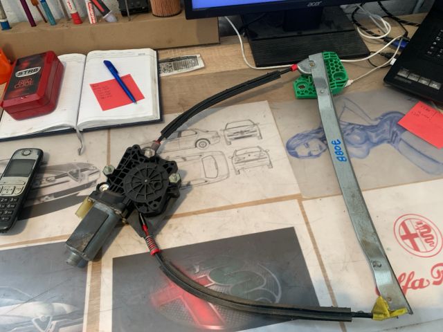 bontott FORD PUMA Jobb első Ablakemelő Szerkezet (Elektromos)