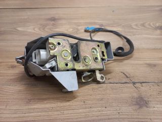 bontott FORD PUMA Jobb első Ajtózár