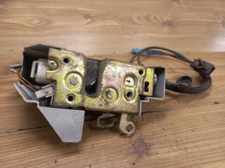 bontott FORD PUMA Jobb első Ajtózár