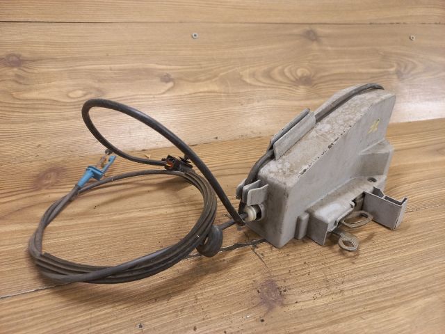 bontott FORD PUMA Jobb első Ajtózár