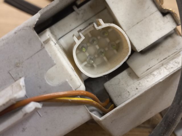 bontott FORD PUMA Jobb első Ajtózár