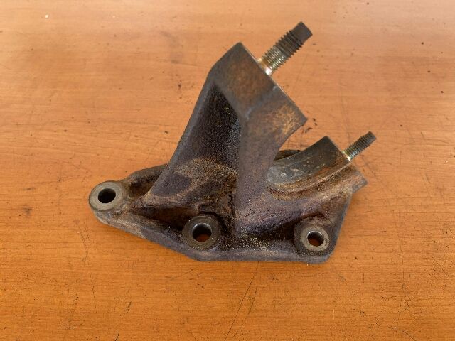 bontott FORD PUMA Jobb első Féltengely Tartó