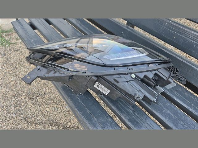 bontott FORD PUMA Jobb Fényszóró