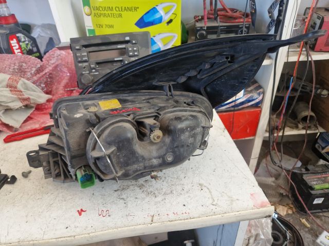 bontott FORD PUMA Jobb Fényszóró