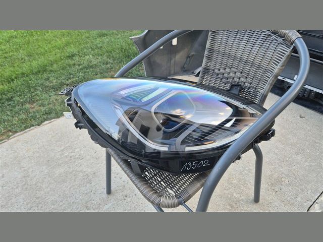 bontott FORD PUMA Jobb Fényszóró