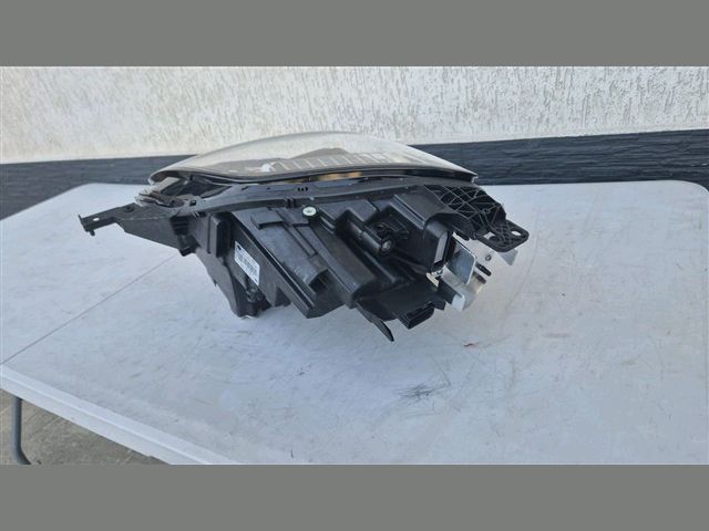 bontott FORD PUMA Jobb Fényszóró