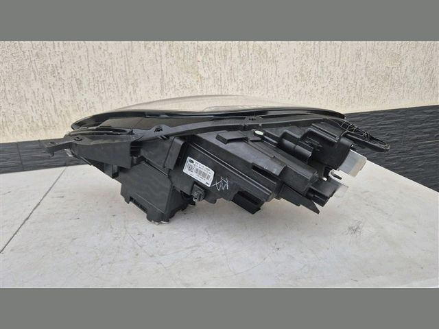 bontott FORD PUMA Jobb Fényszóró