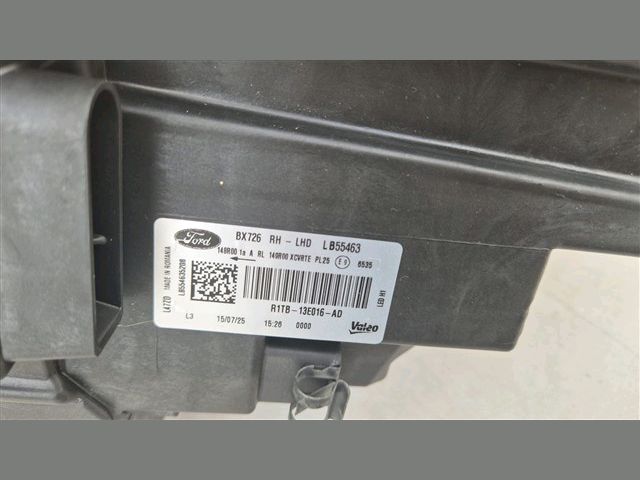 bontott FORD PUMA Jobb Fényszóró