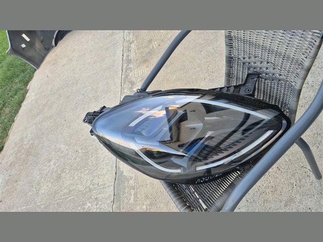 bontott FORD PUMA Jobb Fényszóró