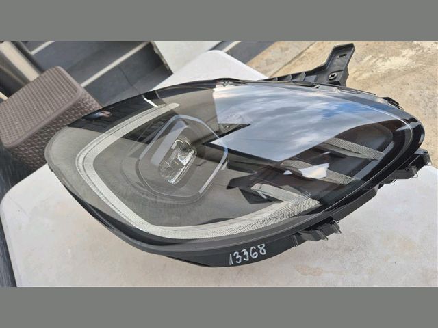 bontott FORD PUMA Jobb Fényszóró