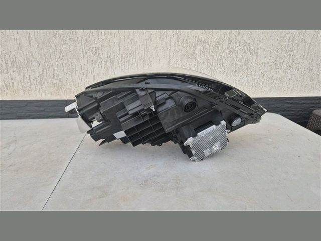 bontott FORD PUMA Jobb Fényszóró