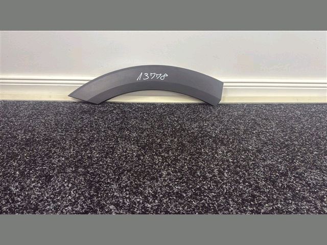 bontott FORD PUMA Jobb hátsó Ajtó Díszléc