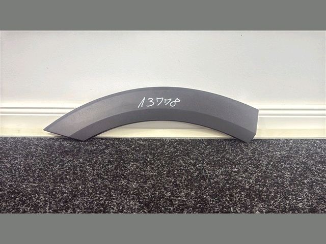 bontott FORD PUMA Jobb hátsó Ajtó Díszléc