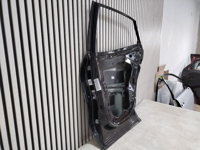 bontott FORD PUMA Jobb hátsó Ajtó (Üres lemez)