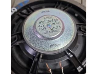 bontott FORD PUMA Jobb hátsó Hangszóró