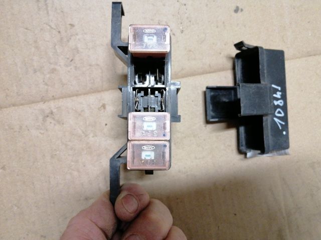 bontott FORD RANGER Biztosítéktábla Motortér