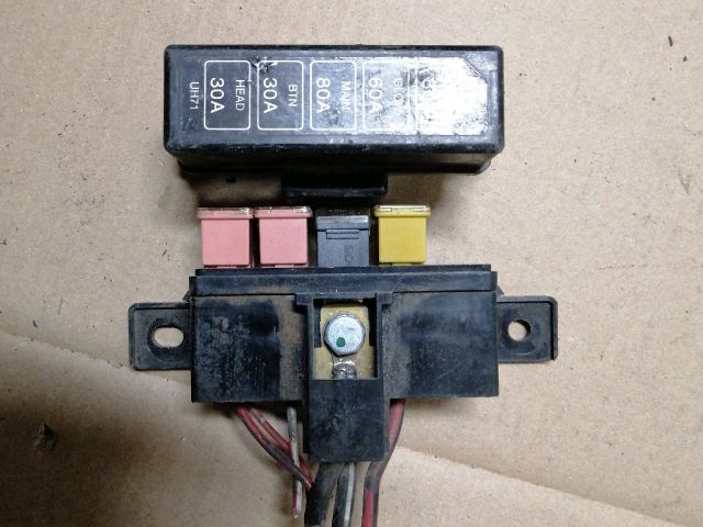 bontott FORD RANGER Biztosítéktábla Motortér