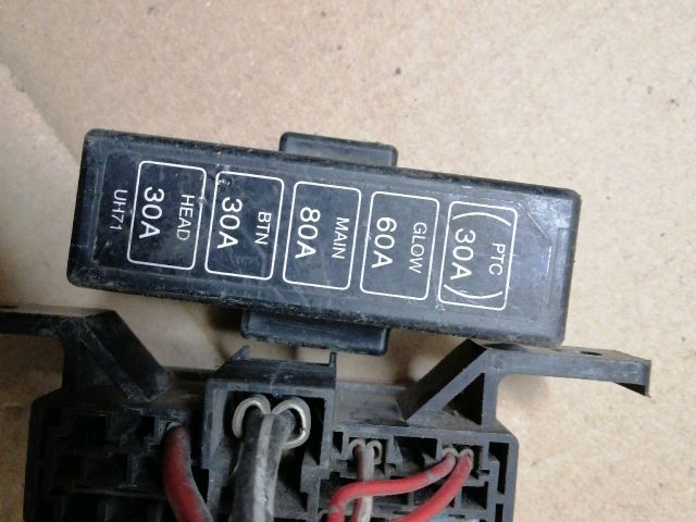 bontott FORD RANGER Biztosítéktábla Motortér