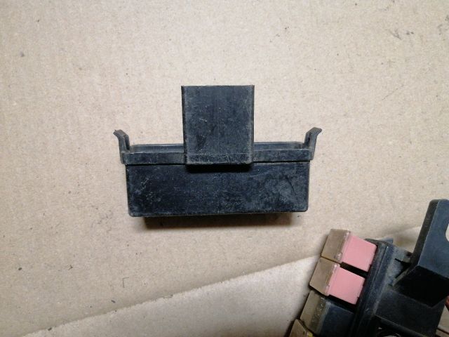 bontott FORD RANGER Biztosítéktábla Motortér