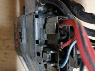 bontott FORD RANGER Biztosítéktábla Motortér