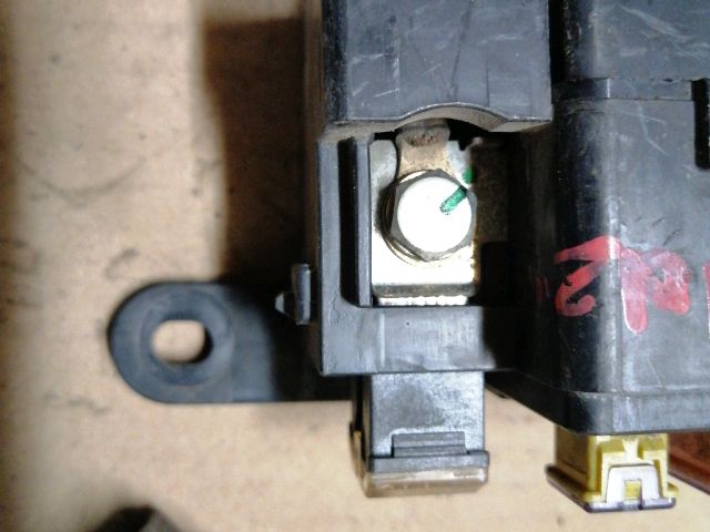 bontott FORD RANGER Biztosítéktábla Motortér