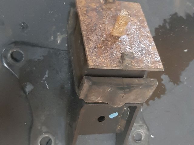 bontott FORD RANGER Motor Tartó Bak Bal