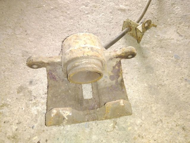 bontott FORD RANGER Bal első Féknyereg Munkahengerrel