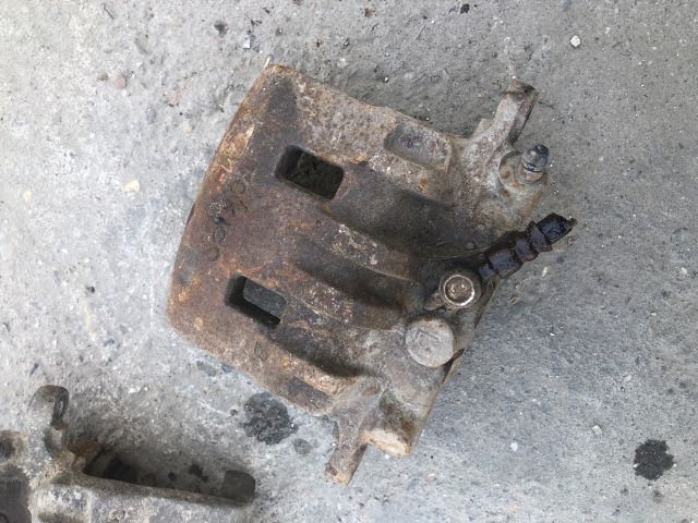 bontott FORD RANGER Bal első Féknyereg Munkahengerrel