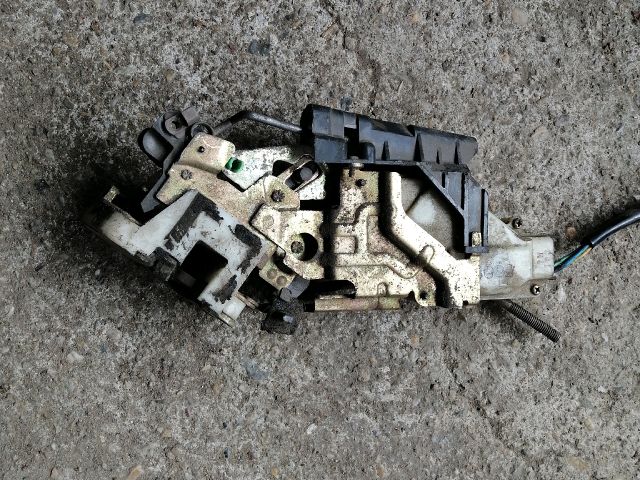 bontott FORD RANGER Bal hátsó Ajtózár