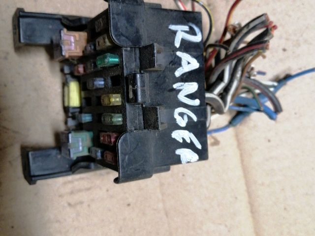 bontott FORD RANGER Biztosítéktábla Utastér