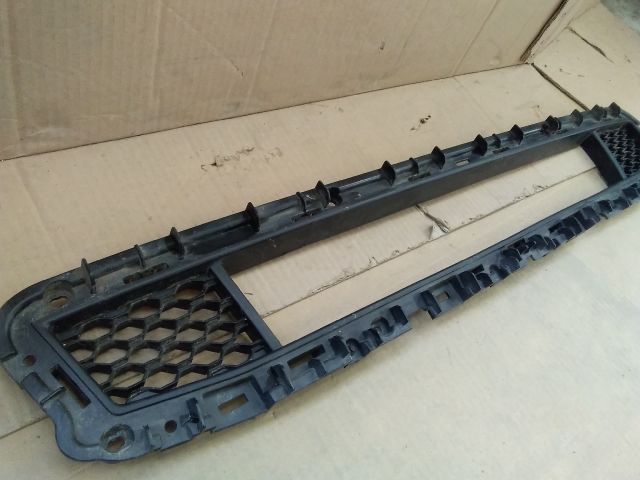 bontott FORD RANGER Első Lökhárító Alsó Középső Díszrács