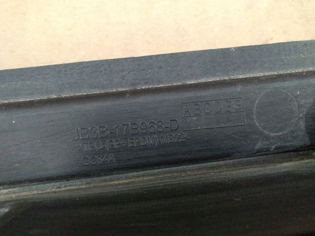 bontott FORD RANGER Első Lökhárító Alsó Középső Díszrács